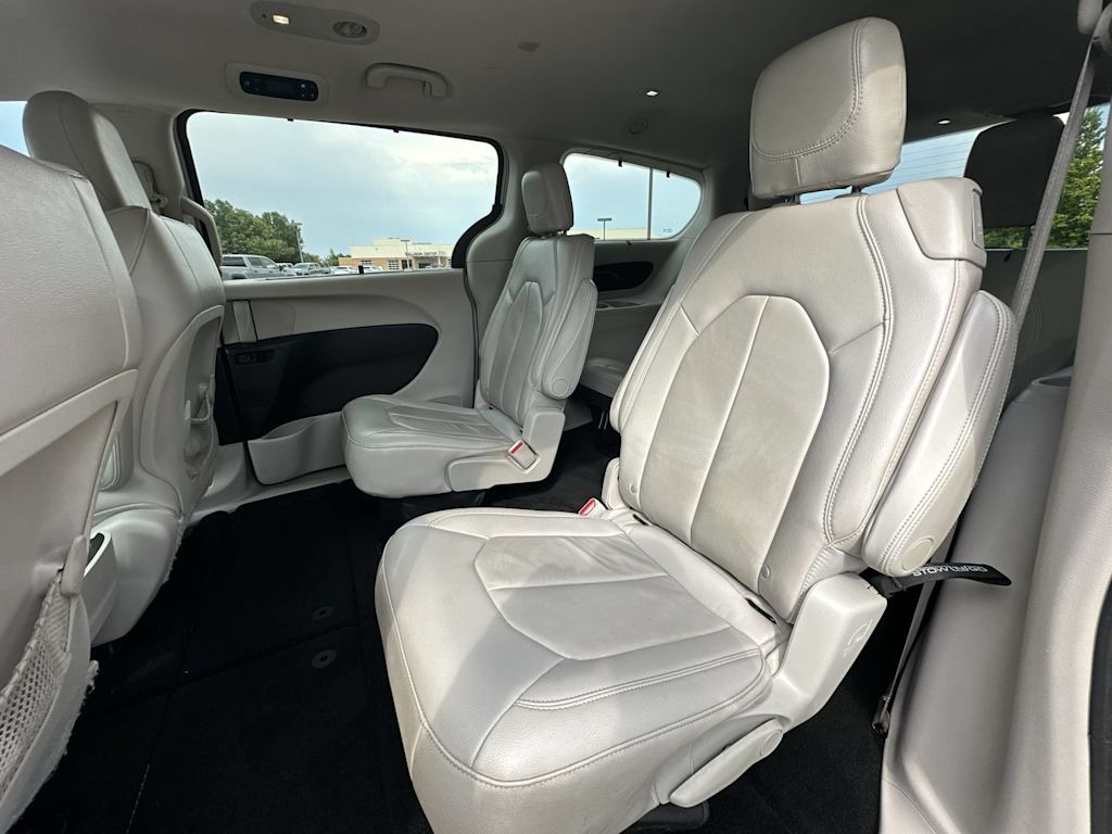 Thumbnail: 2017 Chrysler Pacifica - 27