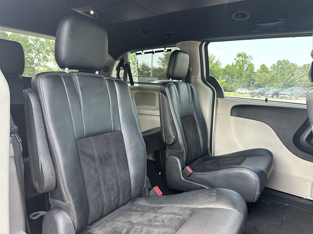 Thumbnail: 2016 Dodge Grand Caravan - 30