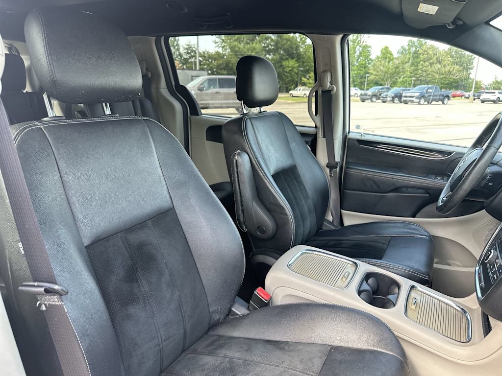 Thumbnail: 2016 Dodge Grand Caravan - 11