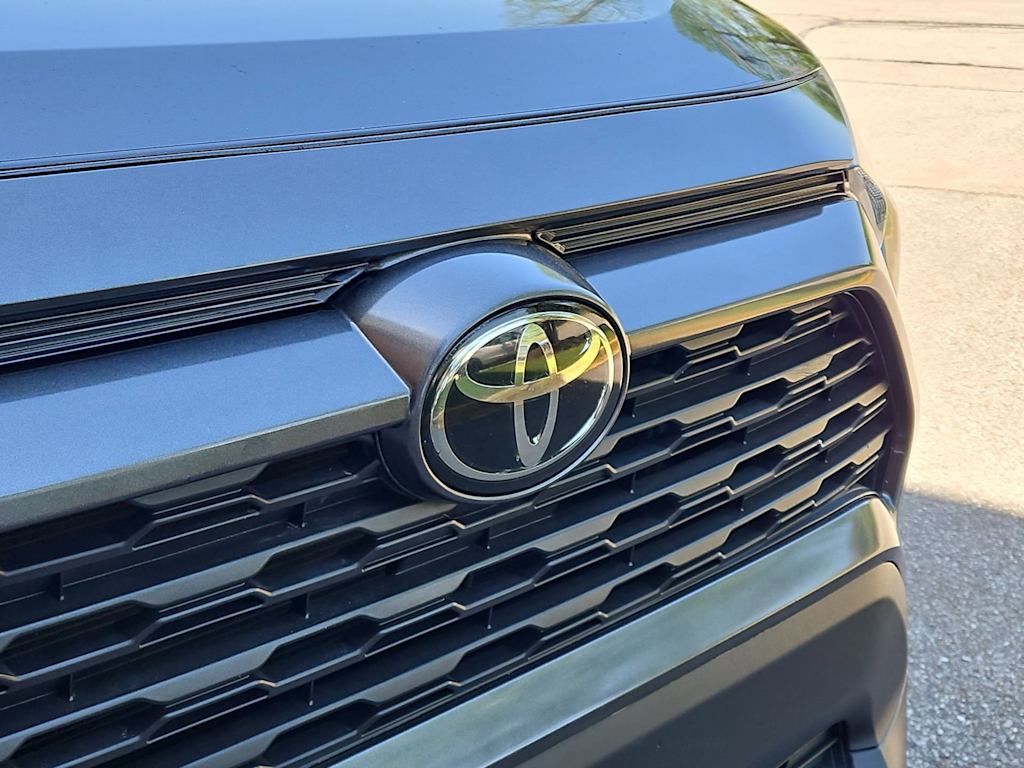 Thumbnail: 2021 Toyota RAV4 - 6