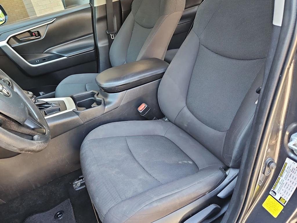 Thumbnail: 2021 Toyota RAV4 - 9