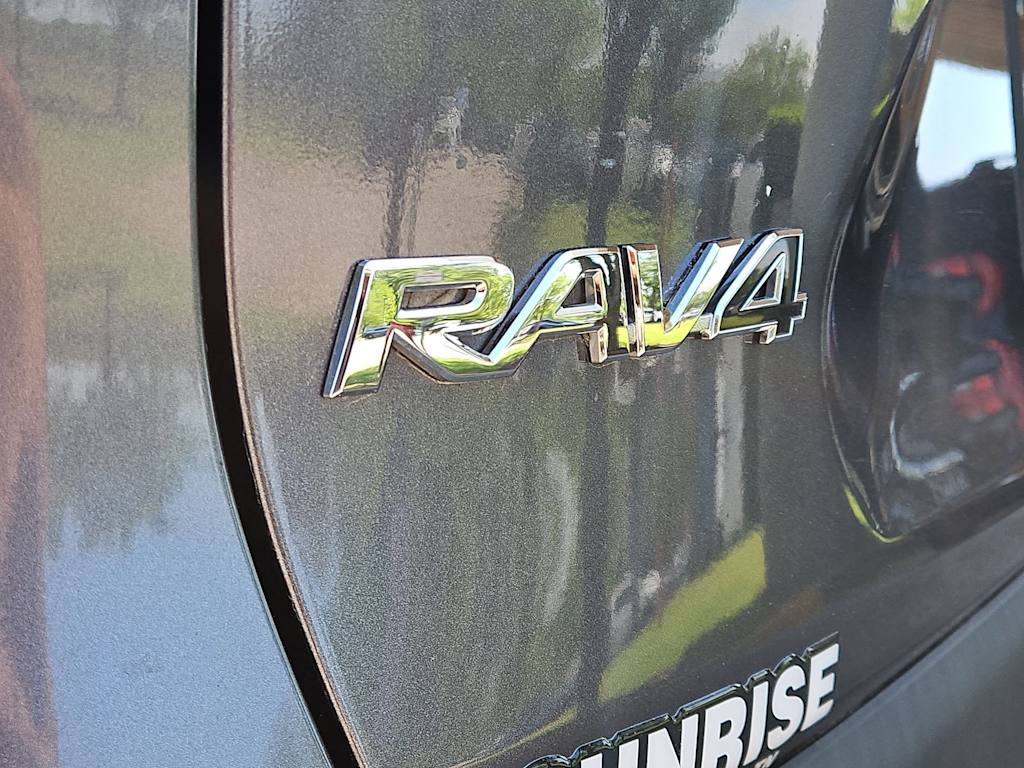 Thumbnail: 2021 Toyota RAV4 - 23