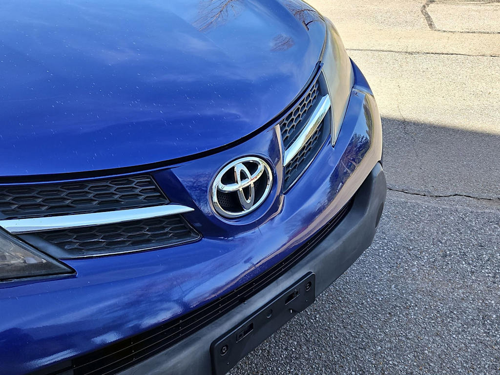 Thumbnail: 2015 Toyota RAV4 - 23