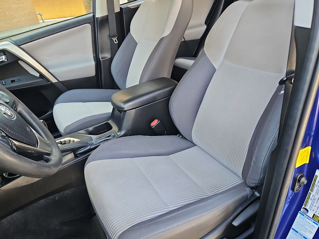 Thumbnail: 2015 Toyota RAV4 - 10