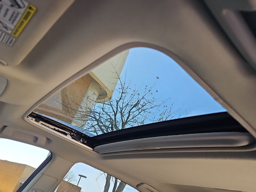 Thumbnail: 2015 Toyota RAV4 - 25