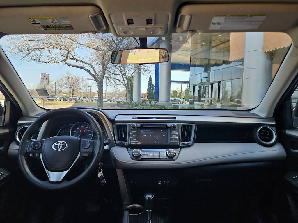Thumbnail: 2015 Toyota RAV4 - 9
