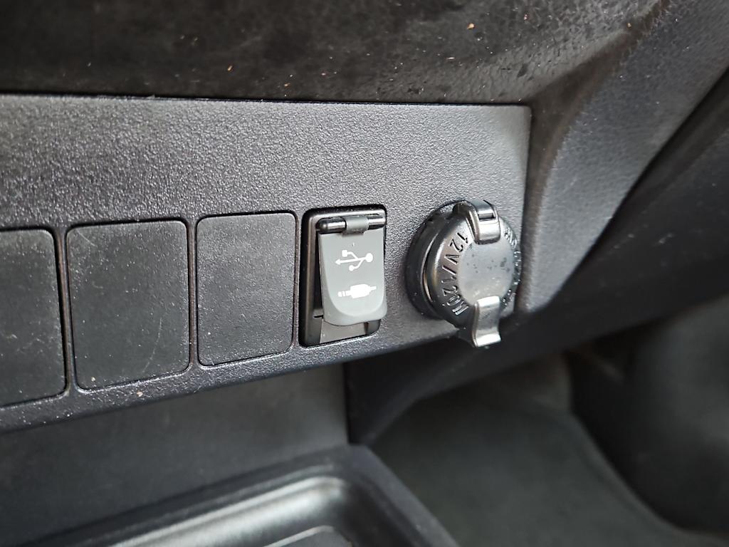 Thumbnail: 2015 Toyota RAV4 - 33