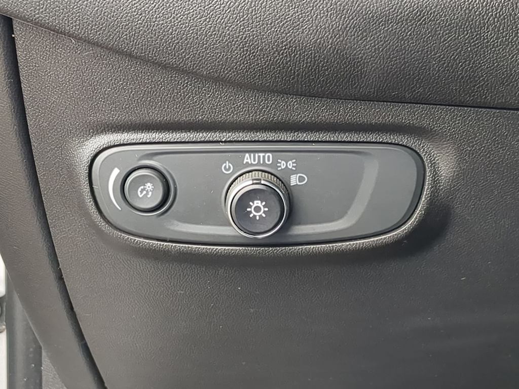 Thumbnail: 2020 Chevrolet Equinox - 27