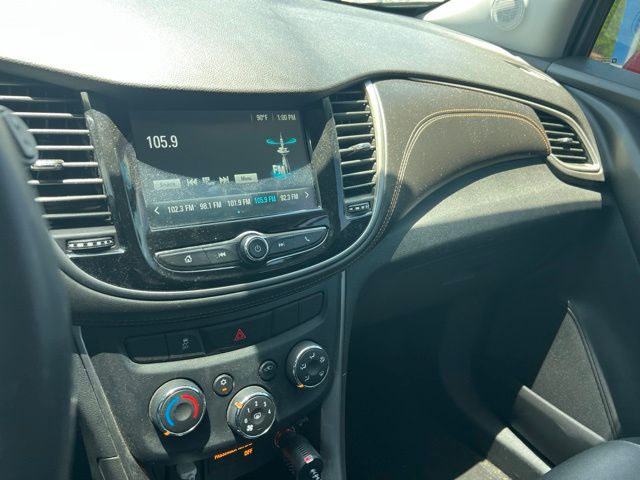 Thumbnail: 2017 Chevrolet Trax - 8