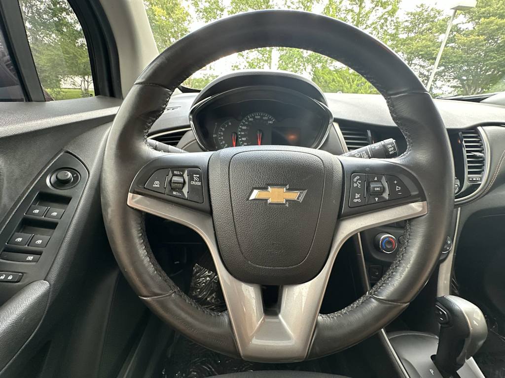 Thumbnail: 2017 Chevrolet Trax - 15