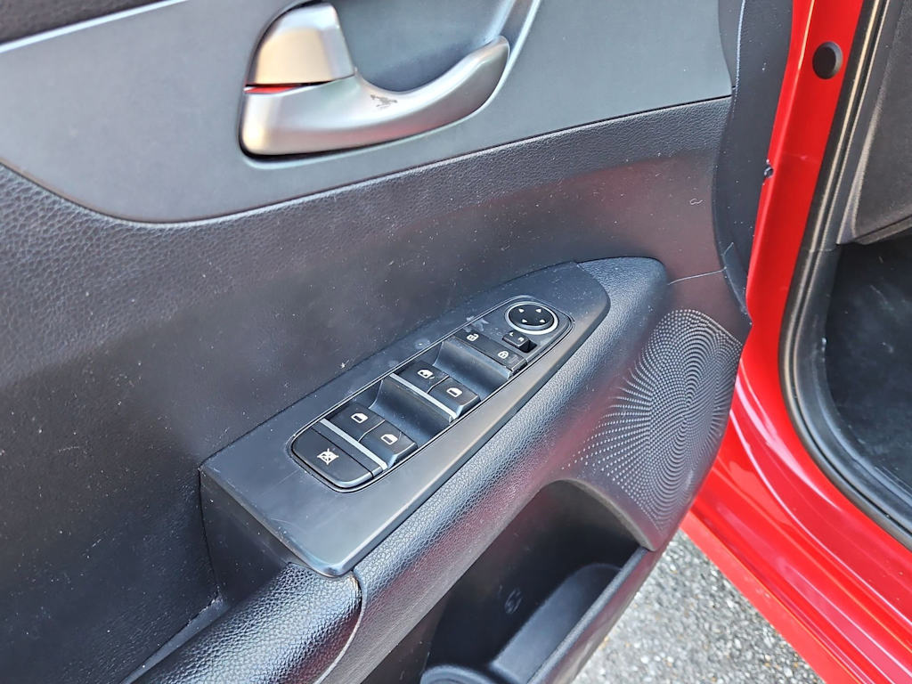 Thumbnail: 2021 Kia Forte - 25