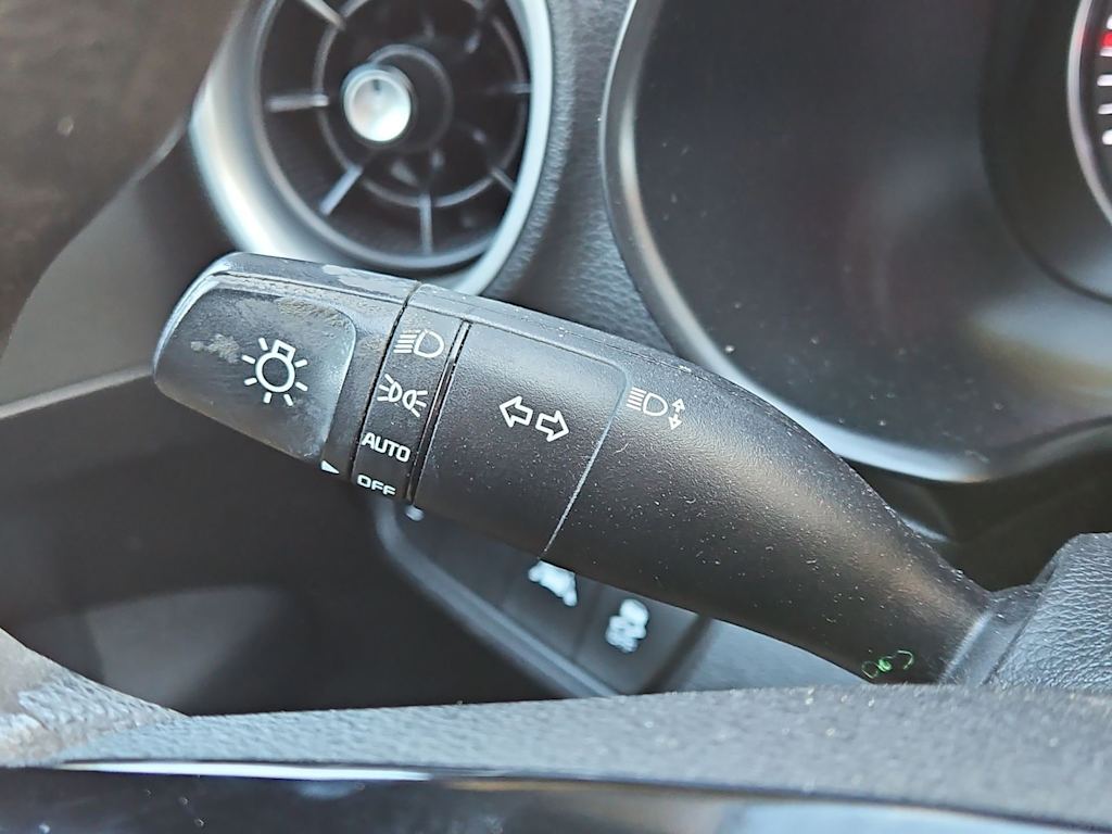 Thumbnail: 2021 Kia Forte - 31