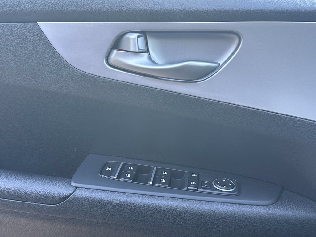 Thumbnail: 2024 Kia Forte - 38