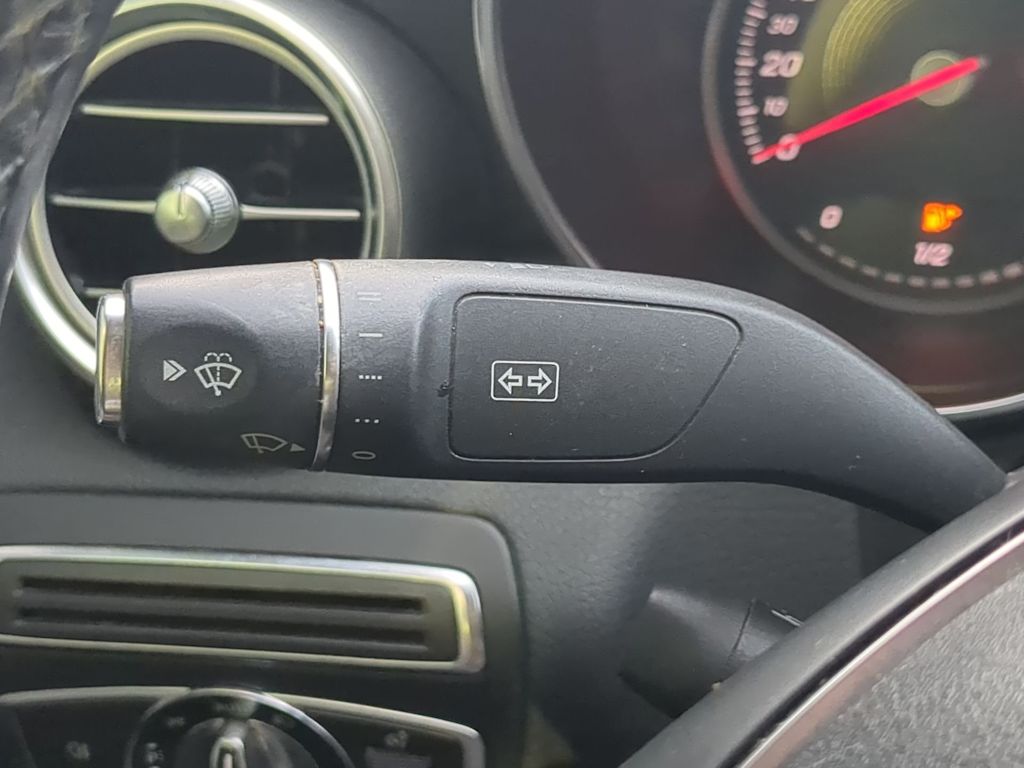 Thumbnail: 2015 Mercedes-Benz C-Class - 29