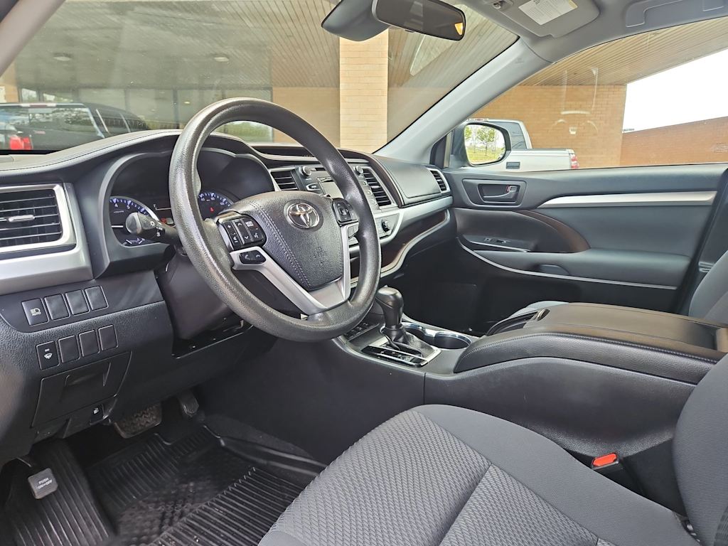 Thumbnail: 2019 Toyota Highlander - 2