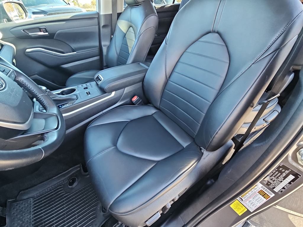 Thumbnail: 2023 Toyota Highlander - 11