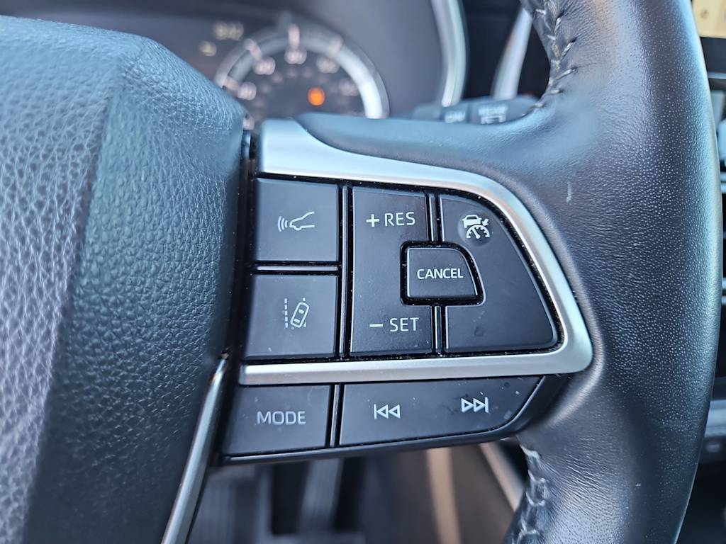 Thumbnail: 2023 Toyota Highlander - 32