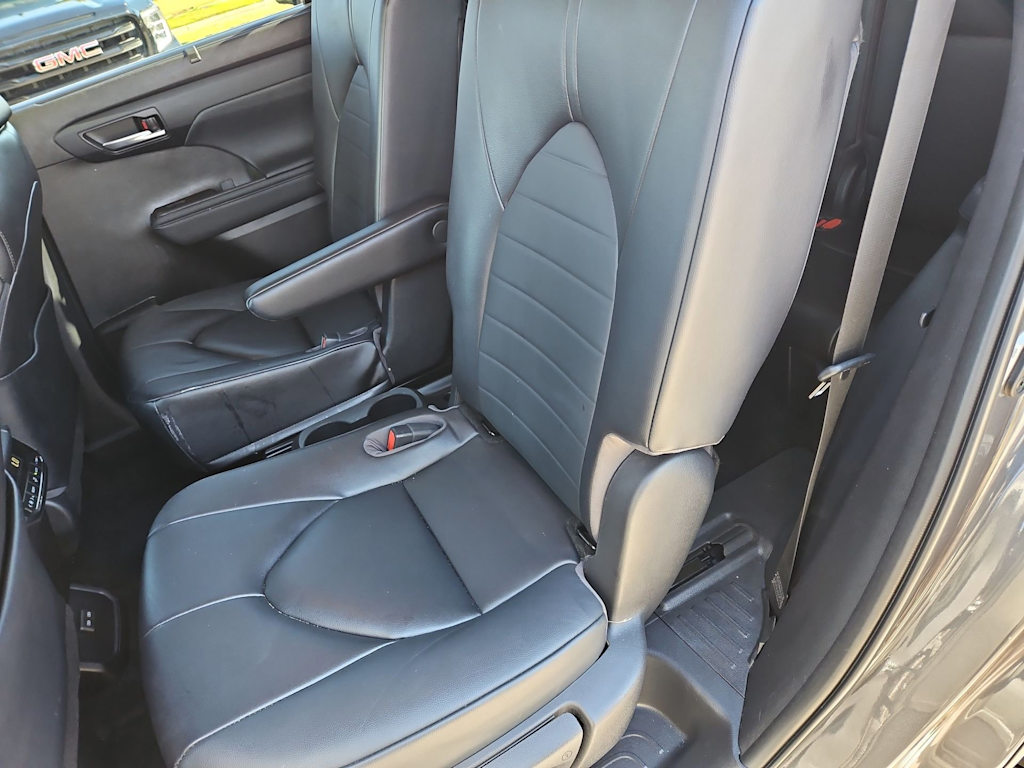 Thumbnail: 2023 Toyota Highlander - 13