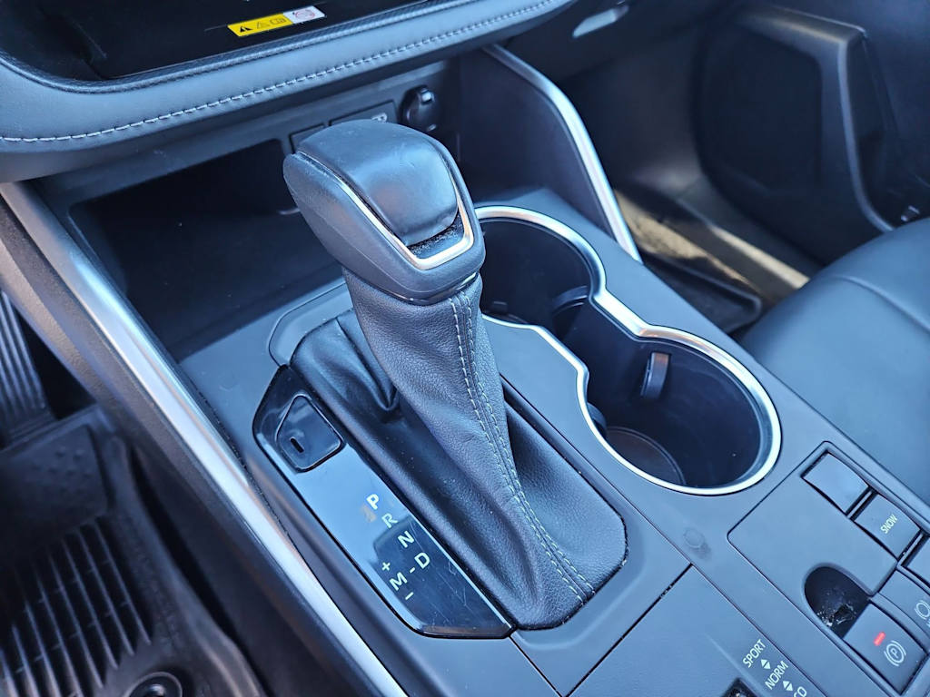 Thumbnail: 2023 Toyota Highlander - 16