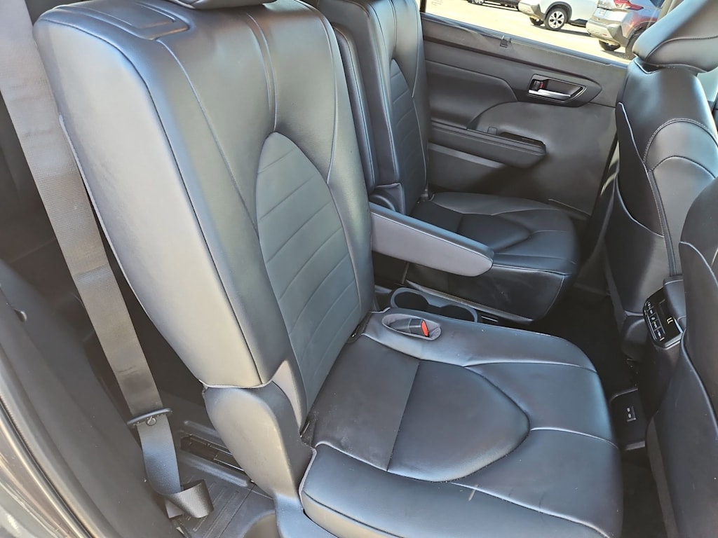 Thumbnail: 2023 Toyota Highlander - 29