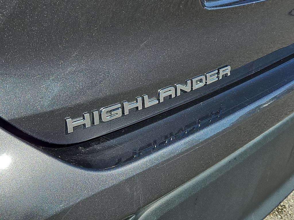 Thumbnail: 2023 Toyota Highlander - 26