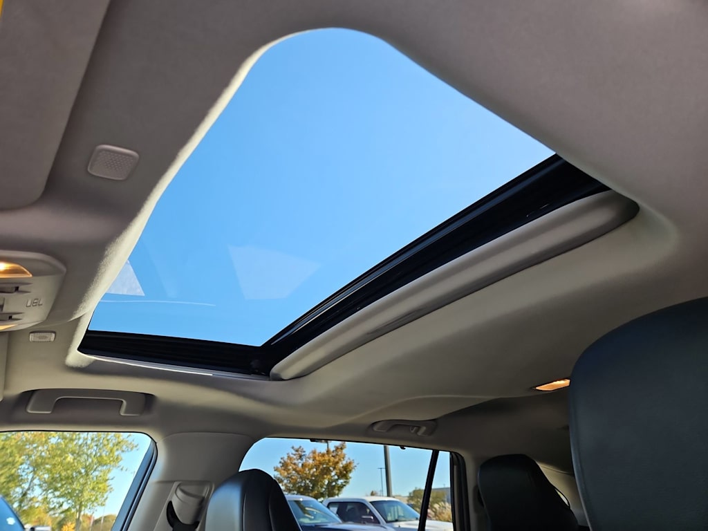 Thumbnail: 2023 Toyota Highlander - 28