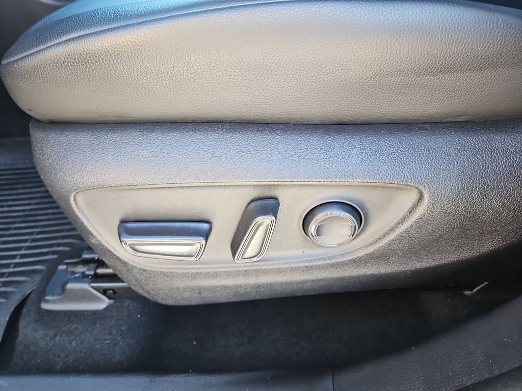 Thumbnail: 2023 Toyota Highlander - 27