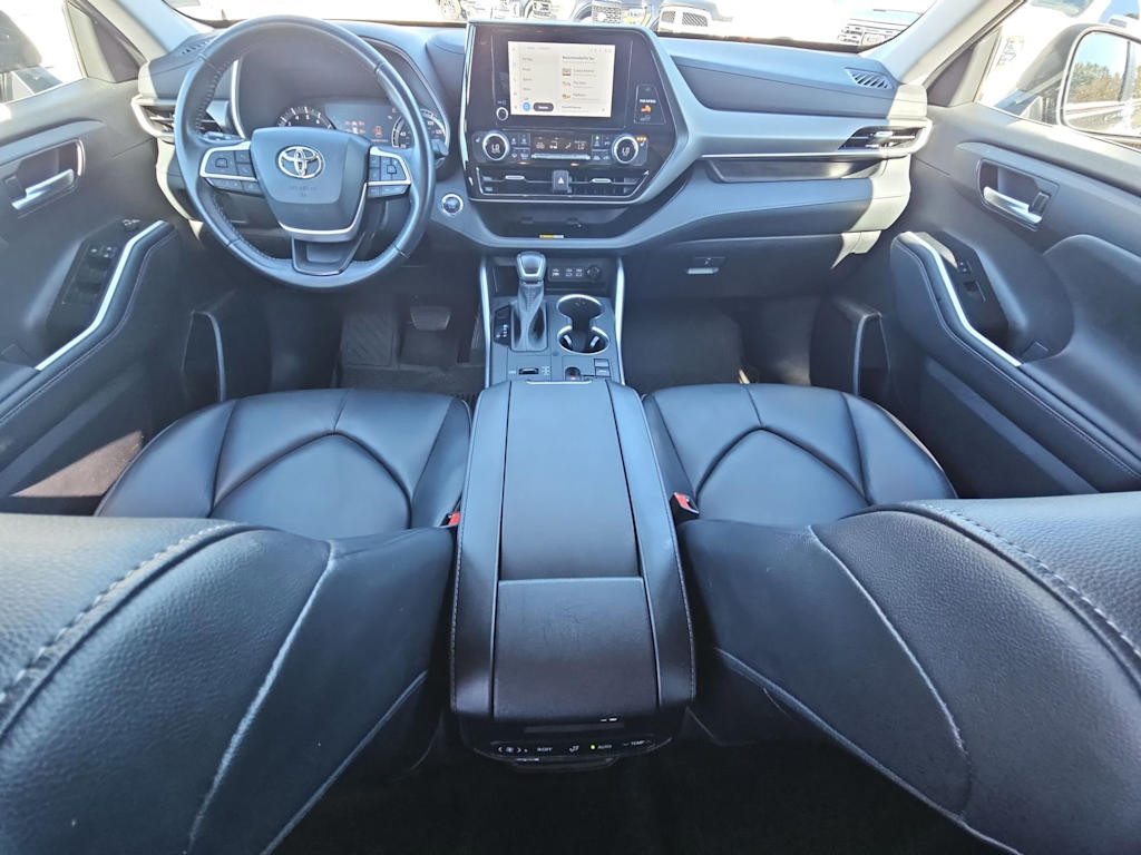 Thumbnail: 2023 Toyota Highlander - 10