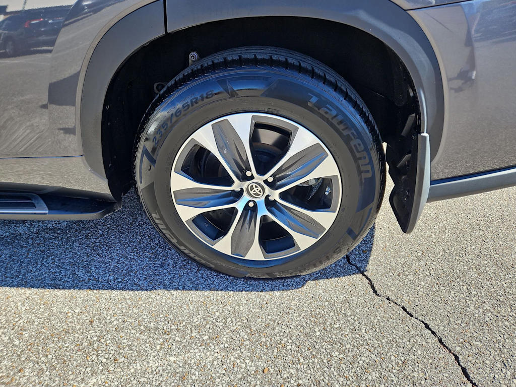 Thumbnail: 2023 Toyota Highlander - 8