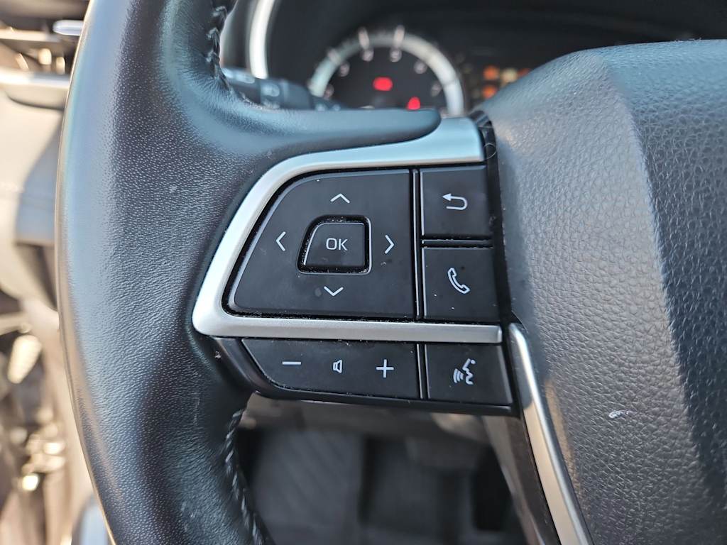 Thumbnail: 2023 Toyota Highlander - 31