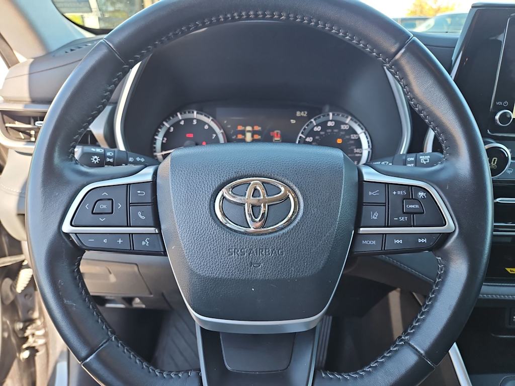 Thumbnail: 2023 Toyota Highlander - 30
