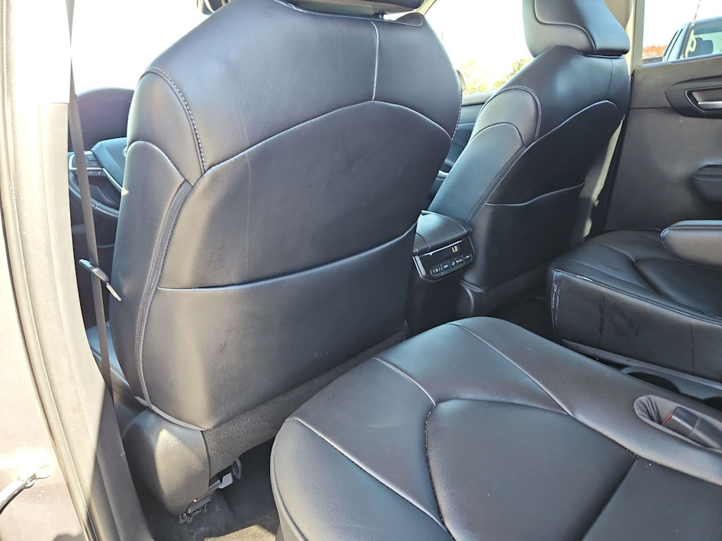 Thumbnail: 2023 Toyota Highlander - 14