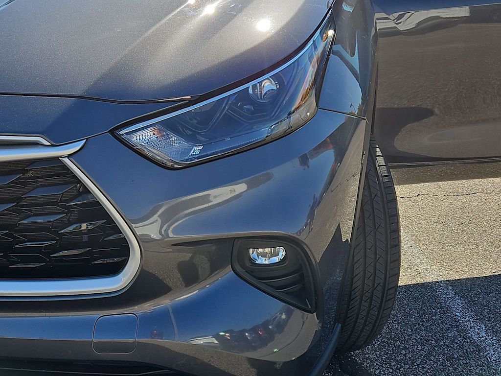 Thumbnail: 2023 Toyota Highlander - 25