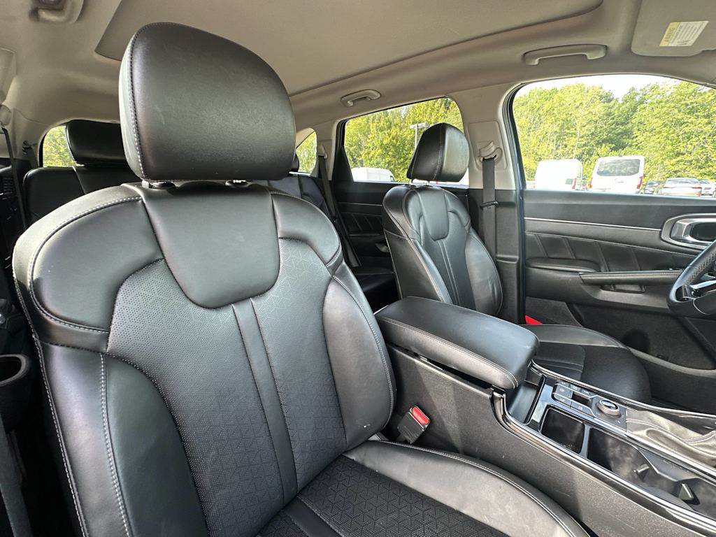 Thumbnail: 2023 Kia Sorento - 12