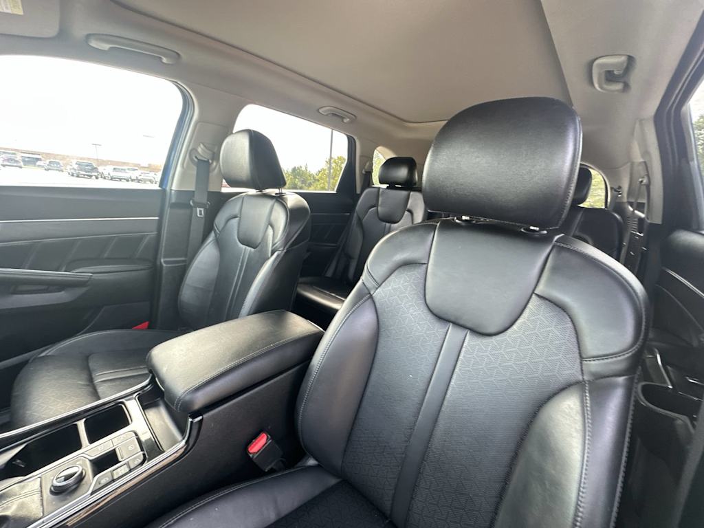 Thumbnail: 2023 Kia Sorento - 11