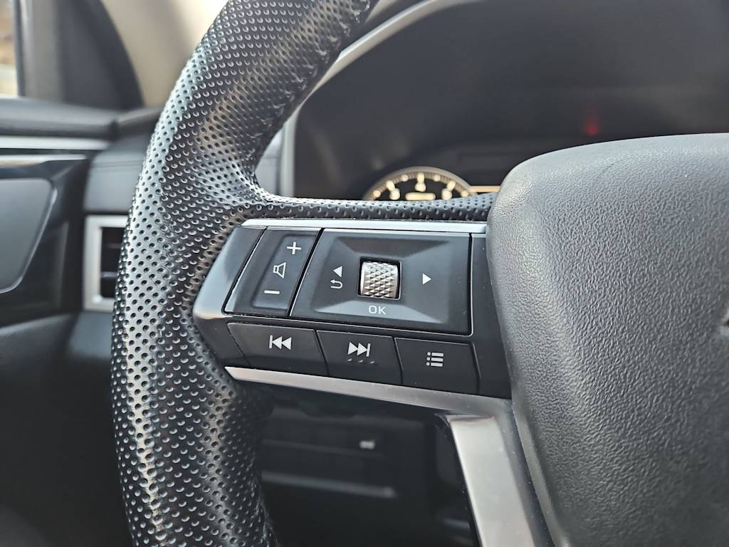 Thumbnail: 2023 Mitsubishi Outlander - 29