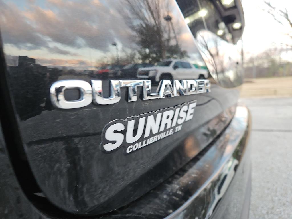 Thumbnail: 2023 Mitsubishi Outlander - 7