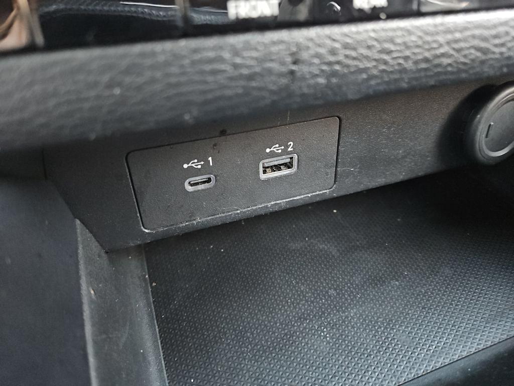 Thumbnail: 2023 Mitsubishi Outlander - 35