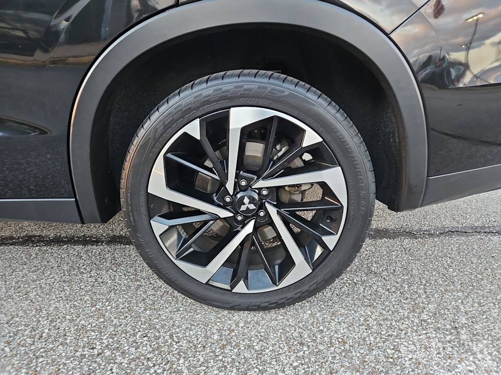 Thumbnail: 2023 Mitsubishi Outlander - 8