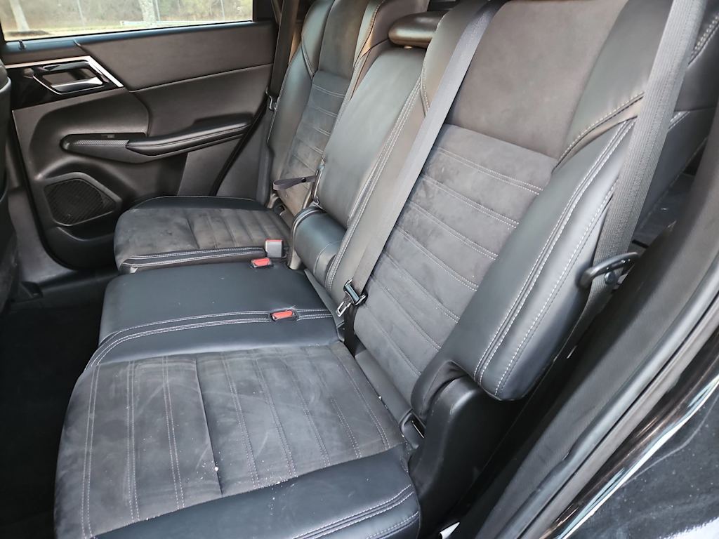 Thumbnail: 2023 Mitsubishi Outlander - 26