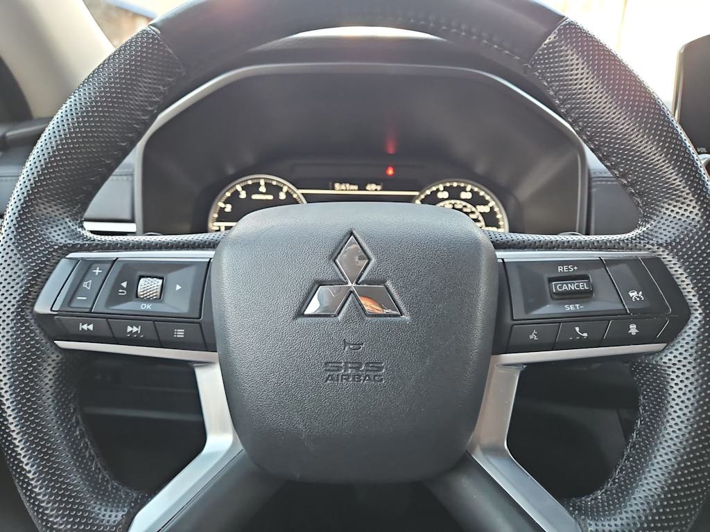 Thumbnail: 2023 Mitsubishi Outlander - 28