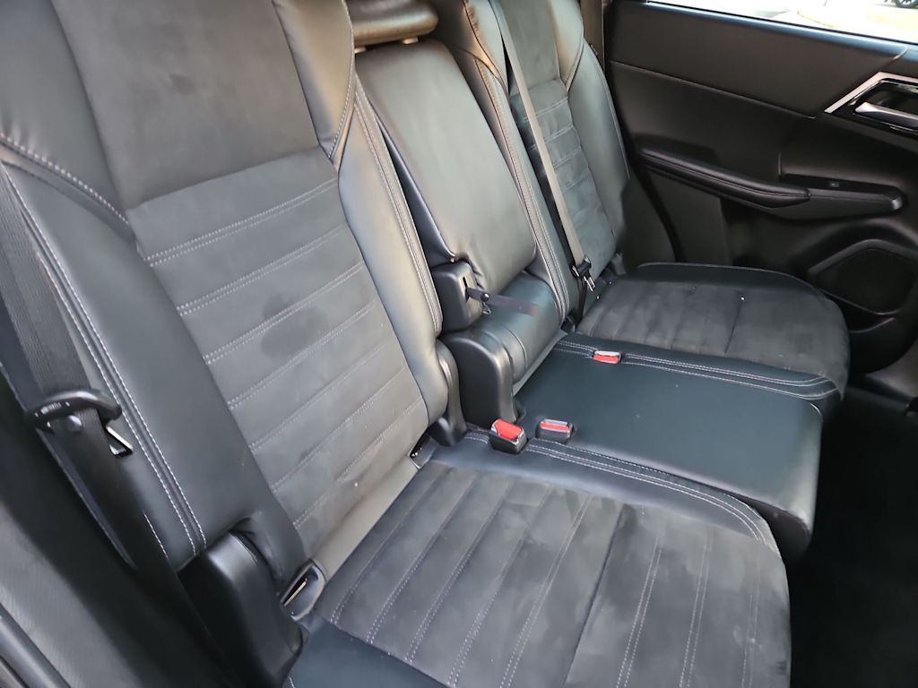 Thumbnail: 2023 Mitsubishi Outlander - 27