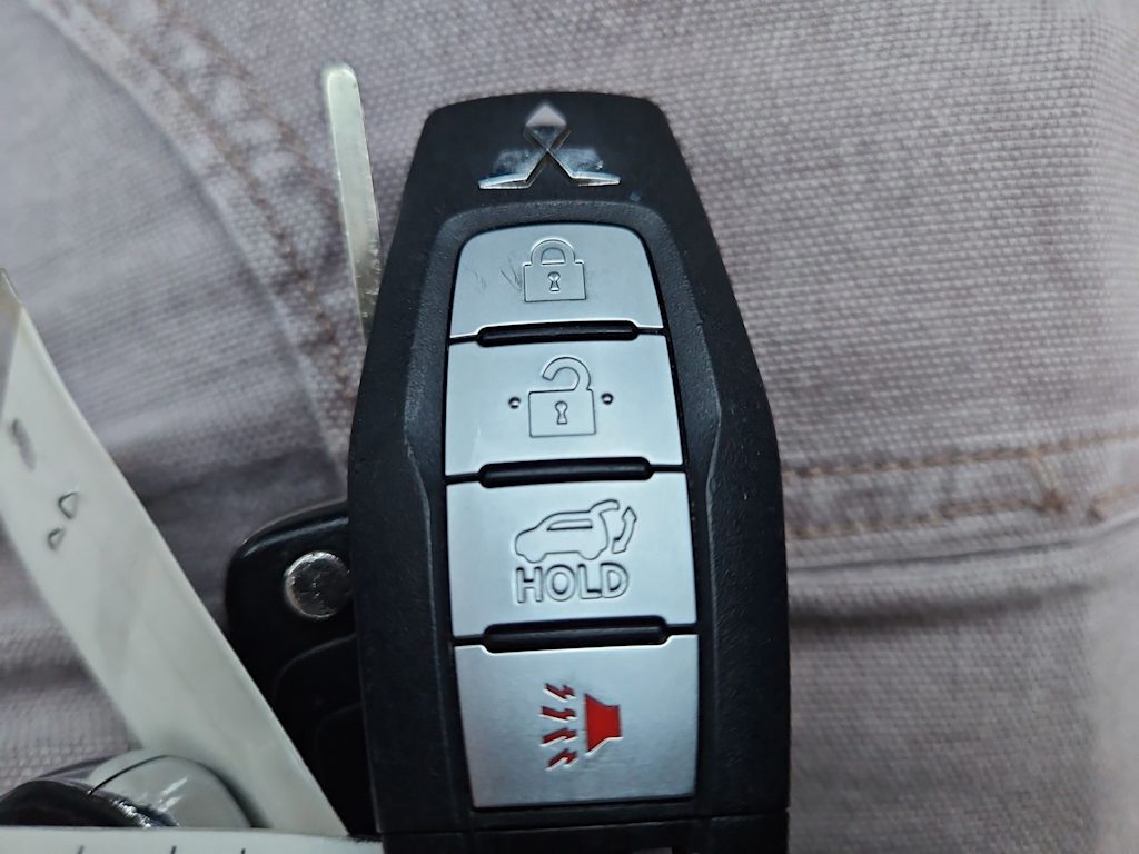 Thumbnail: 2023 Mitsubishi Outlander - 36