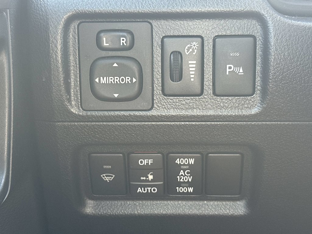Thumbnail: 2015 Toyota 4Runner - 32