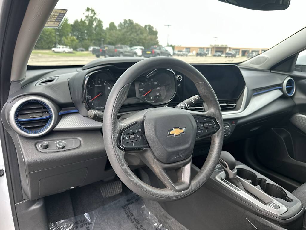 Thumbnail: 2024 Chevrolet Trax - 2