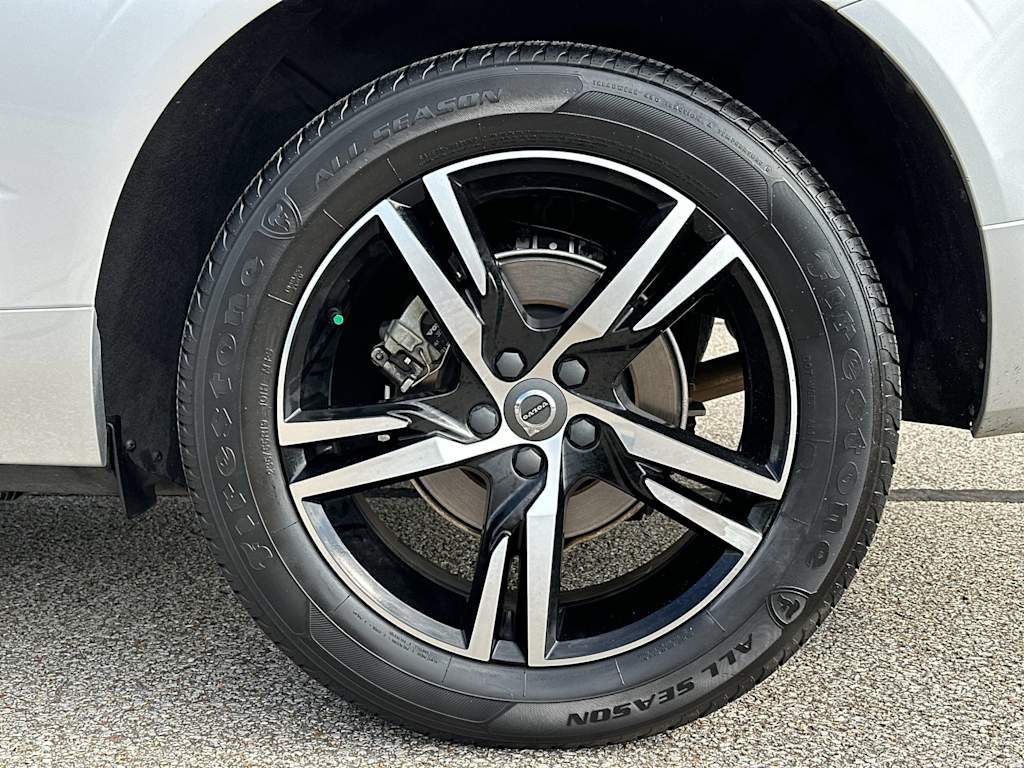 Thumbnail: 2019 Volvo XC60 - 8