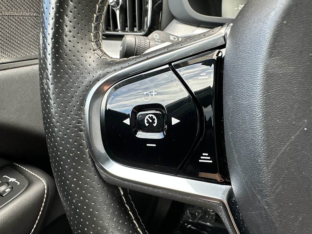 Thumbnail: 2019 Volvo XC60 - 30