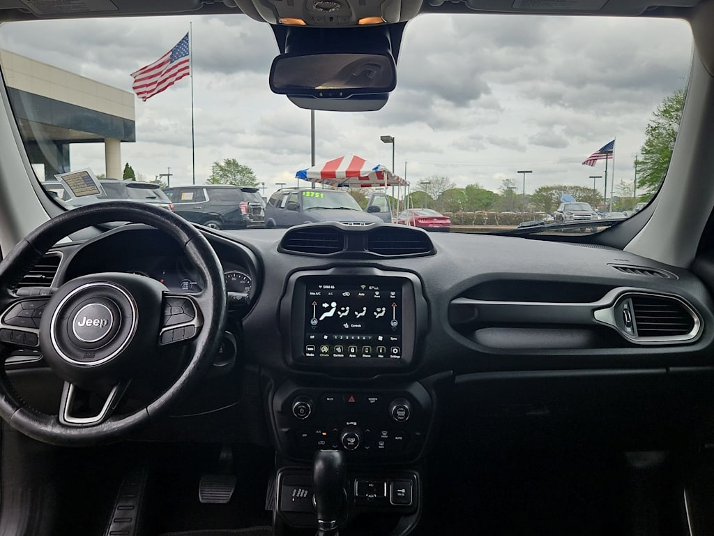 Thumbnail: 2019 Jeep Renegade - 9