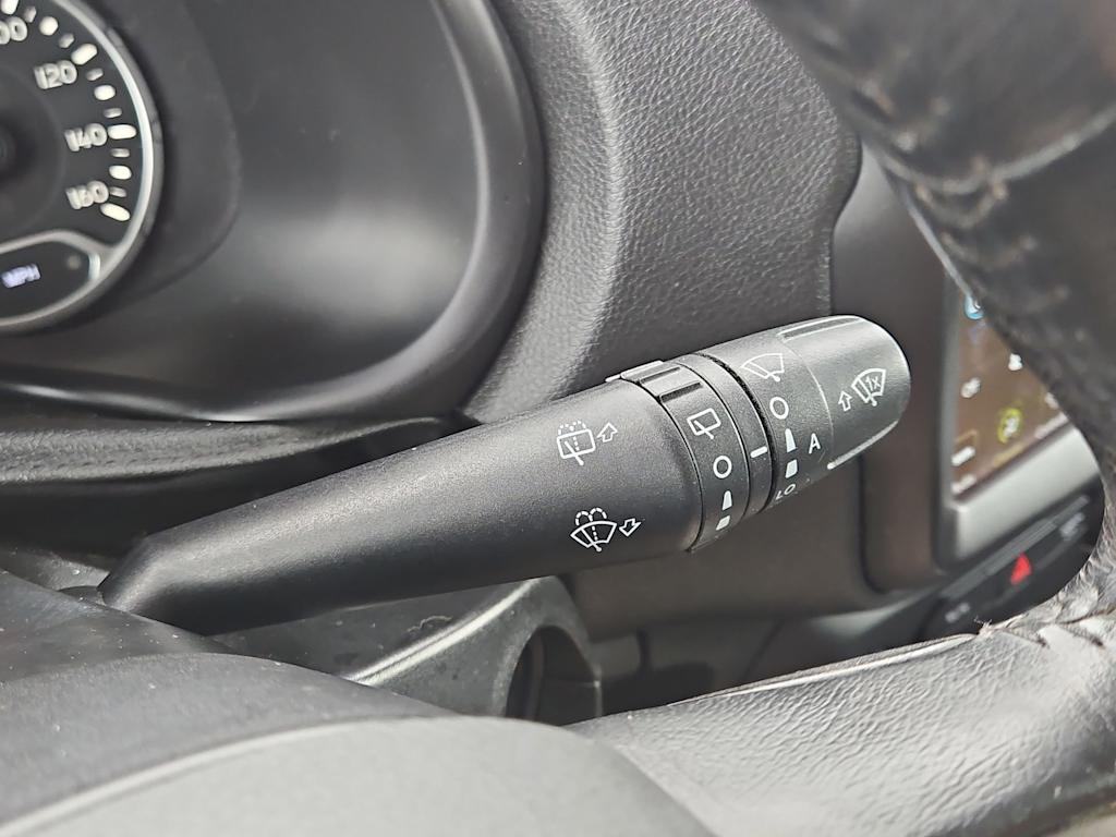 Thumbnail: 2019 Jeep Renegade - 30