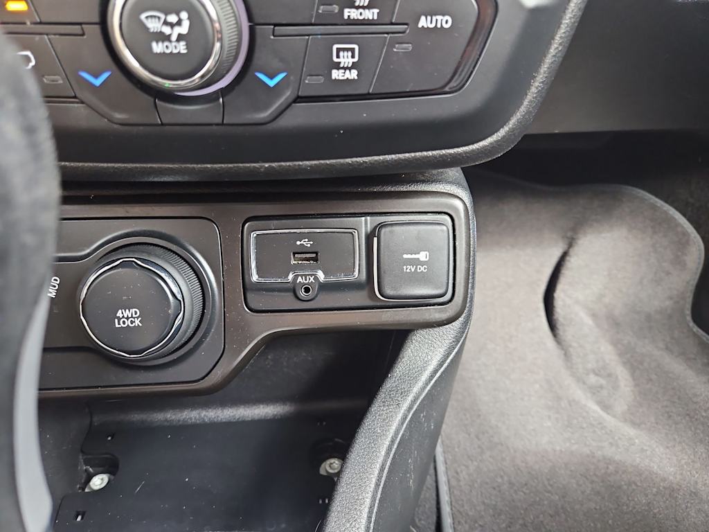 Thumbnail: 2019 Jeep Renegade - 33